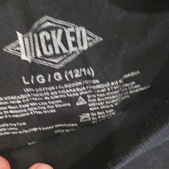 💚 Wicked the Musical Tee LG + Limited Edition Sneakers (NWT) 7 - Picture 2 of 10